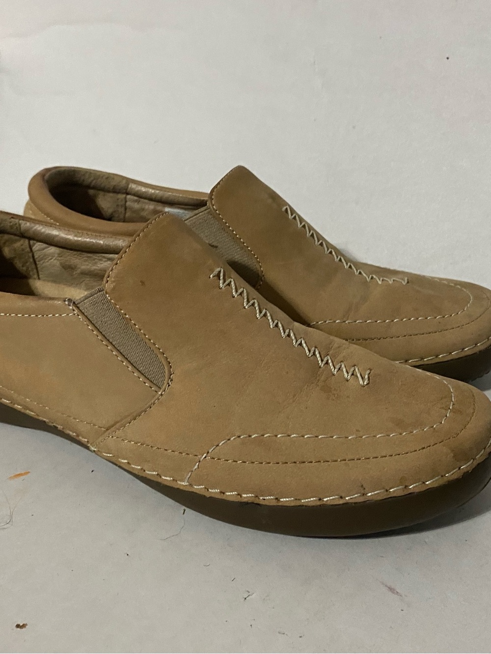 Vionic women’s 7.5 Casual Slip-On Loafers in Tan